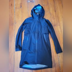 NWOT Lululemon Rain Rebel jacket, black size 4, never worn
